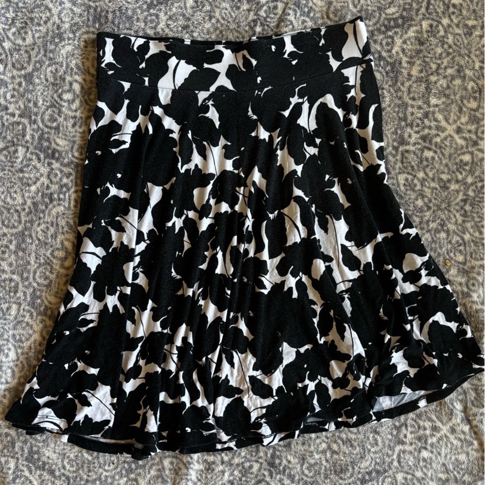 LOFT Black and White Floral A-Line Skirt